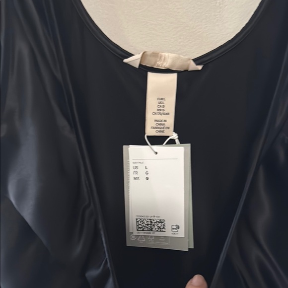 Silk Blend Black Sleeveless Dress - Picture 3 of 7